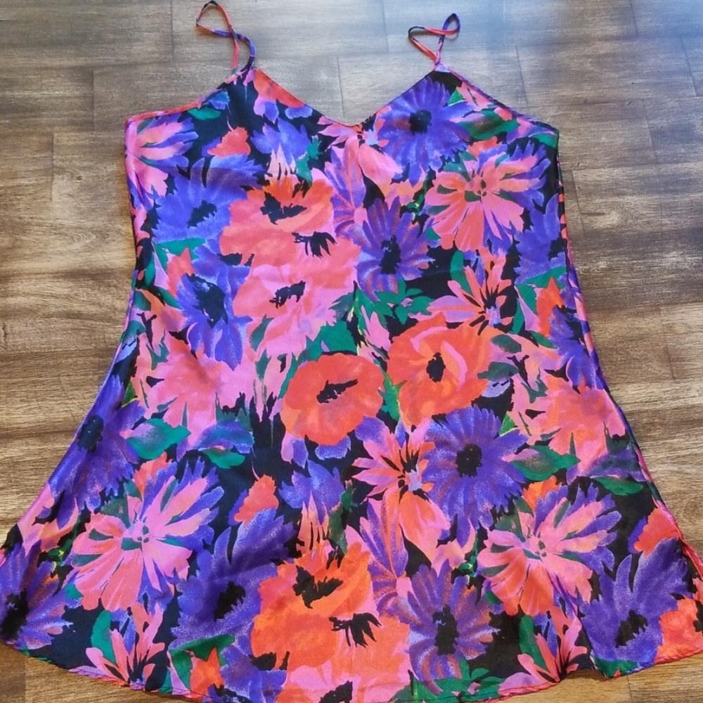 Vintage Bright Bold Floral Silky Nightgown